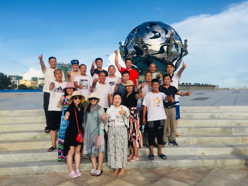 　　放飛心情，感受*美旅行